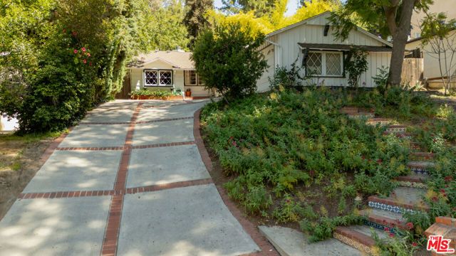 22370 Macfarlane Drive, Woodland Hills (los Angeles), CA 91364