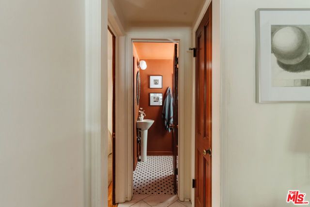 22370 Macfarlane Drive, Woodland Hills (los Angeles), CA 91364