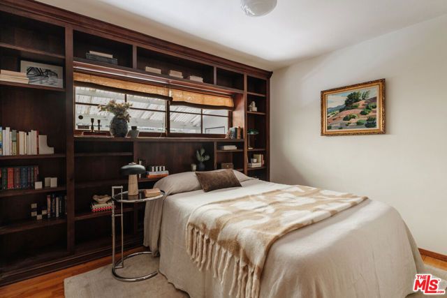 22370 Macfarlane Drive, Woodland Hills (los Angeles), CA 91364