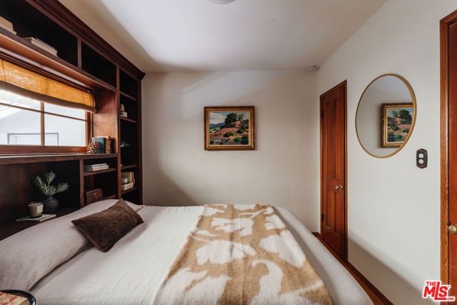 22370 Macfarlane Drive, Woodland Hills (los Angeles), CA 91364