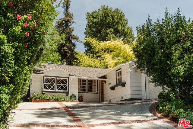 22370 Macfarlane Drive, Woodland Hills (los Angeles), CA 91364