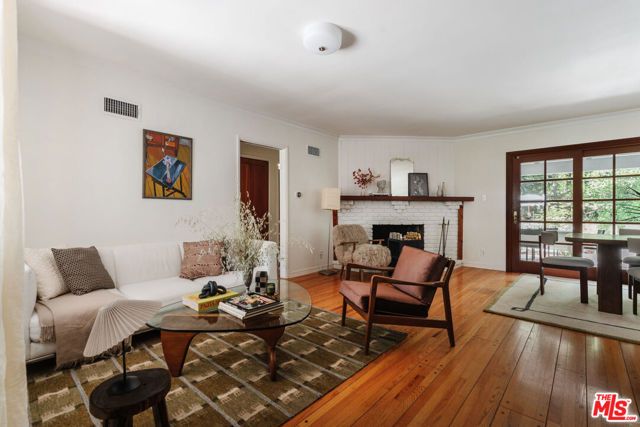 22370 Macfarlane Drive, Woodland Hills (los Angeles), CA 91364