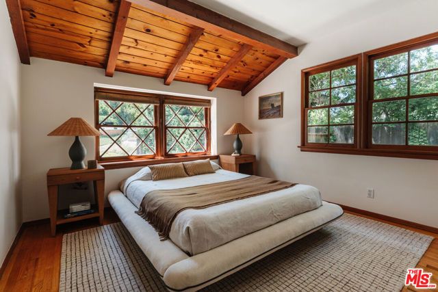 22370 Macfarlane Drive, Woodland Hills (los Angeles), CA 91364