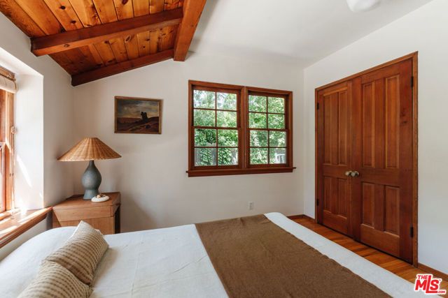 22370 Macfarlane Drive, Woodland Hills (los Angeles), CA 91364