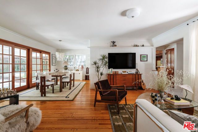 22370 Macfarlane Drive, Woodland Hills (los Angeles), CA 91364