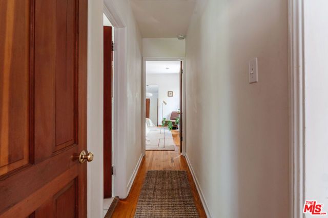 22370 Macfarlane Drive, Woodland Hills (los Angeles), CA 91364