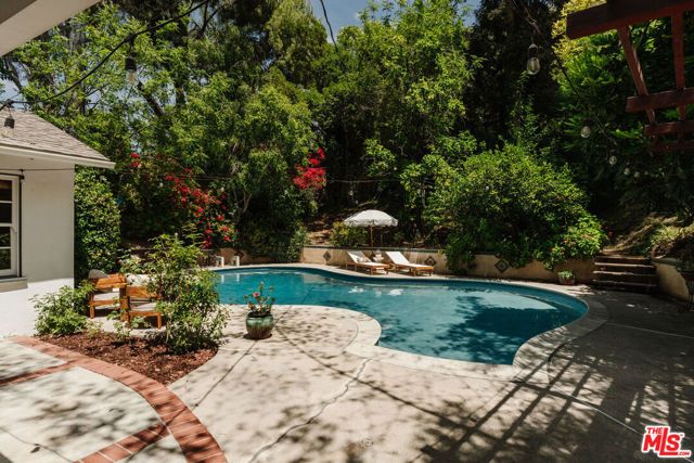 22370 Macfarlane Drive, Woodland Hills (los Angeles), CA 91364