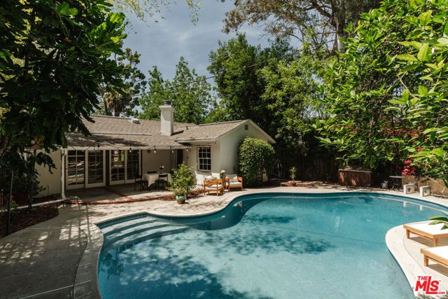 22370 Macfarlane Drive, Woodland Hills (los Angeles), CA 91364