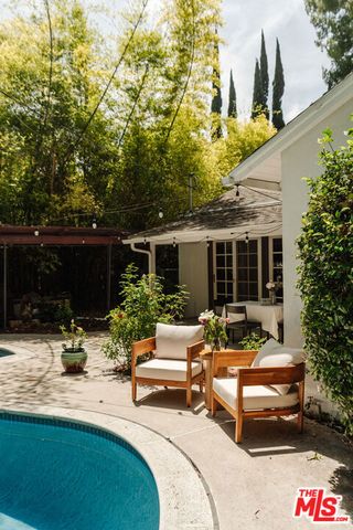 22370 Macfarlane Drive, Woodland Hills (los Angeles), CA 91364