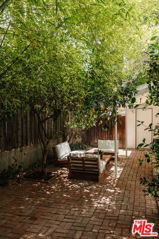 22370 Macfarlane Drive, Woodland Hills (los Angeles), CA 91364