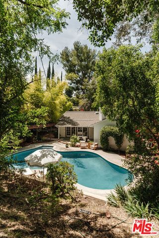 22370 Macfarlane Drive, Woodland Hills (los Angeles), CA 91364