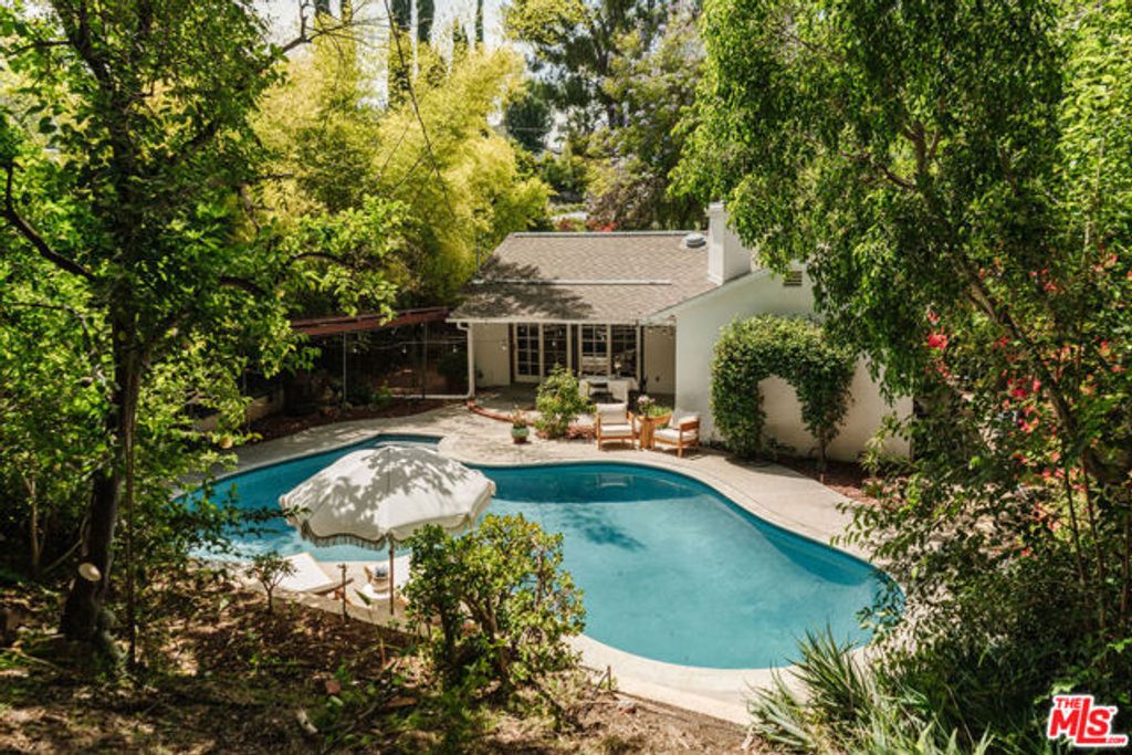 22370 Macfarlane Drive, Woodland Hills (los Angeles), CA 91364