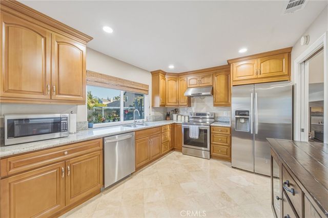 2909 S Diamond Street, Santa Ana, CA 92704