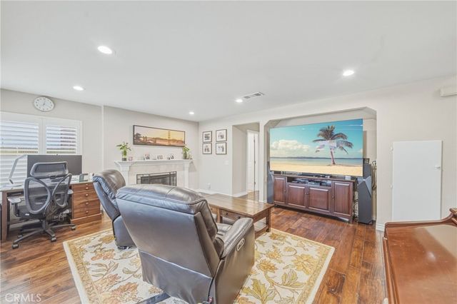 2909 S Diamond Street, Santa Ana, CA 92704