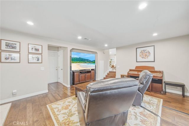 2909 S Diamond Street, Santa Ana, CA 92704