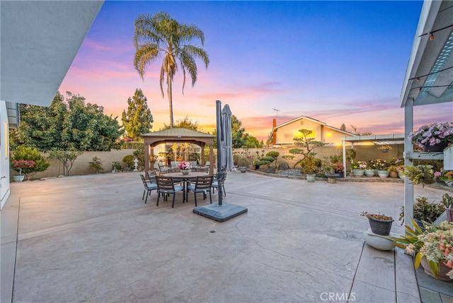2909 S Diamond Street, Santa Ana, CA 92704