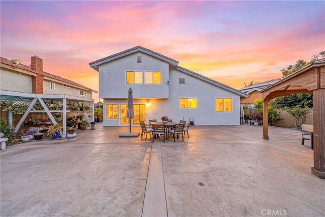 2909 S Diamond Street, Santa Ana, CA 92704