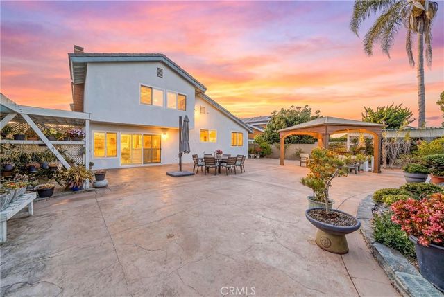 2909 S Diamond Street, Santa Ana, CA 92704