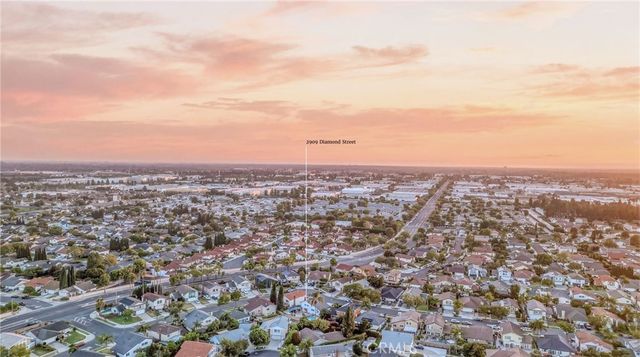 2909 S Diamond Street, Santa Ana, CA 92704