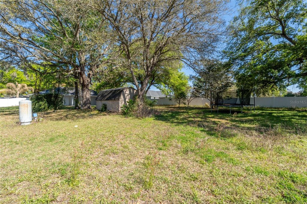 Image 8 of property listing at 5912 SW 111TH PLACE ROAD, Ocala, FL 34476