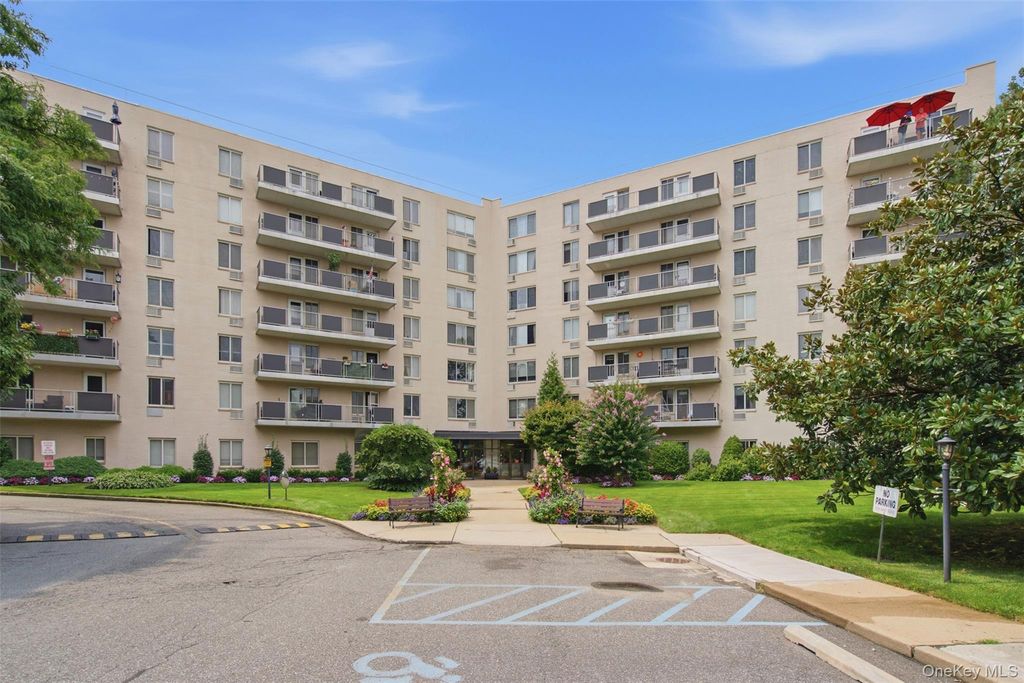 135 Post Avenue 2J, Westbury, NY 11590 — exterior