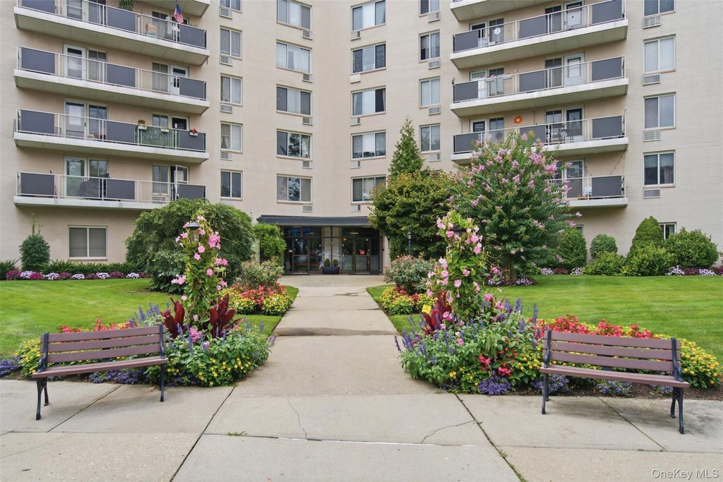 135 Post Avenue 2J, Westbury, NY 11590 — photo 2
