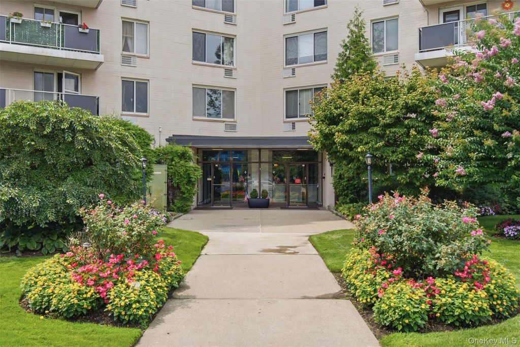 135 Post Avenue 2J, Westbury, NY 11590 — photo 3