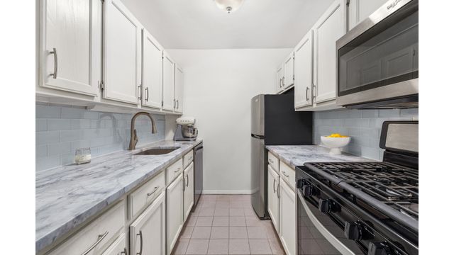 205 3rd Ave Apt 17L, New York City, NY 10003