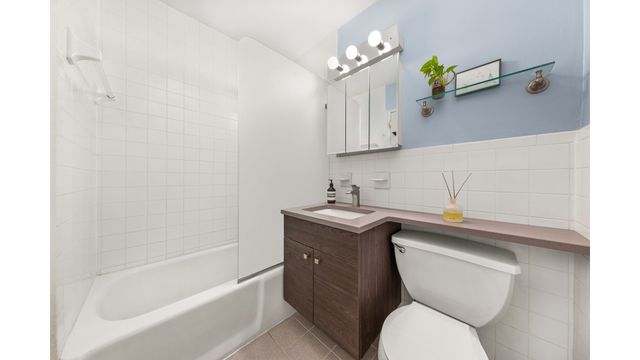 205 3rd Ave Apt 17L, New York City, NY 10003