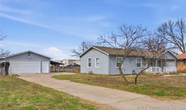 204 N Grant Street, Bixby, OK 74008