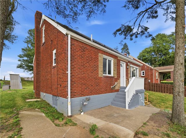 753 Edgewater Dr, West Mifflin, PA 15122