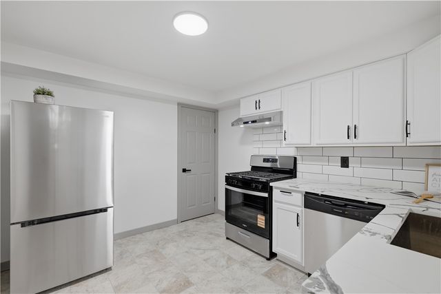 753 Edgewater Dr, West Mifflin, PA 15122