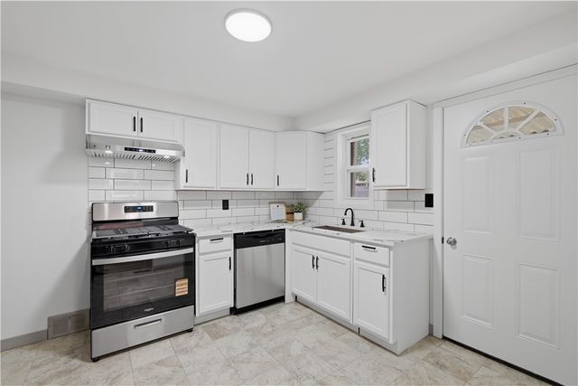 753 Edgewater Dr, West Mifflin, PA 15122