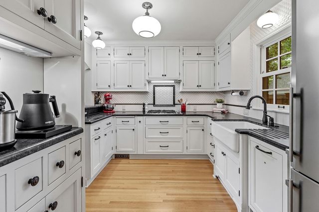 1843 Highland Parkway, Saint Paul, MN 55116