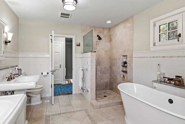 1843 Highland Parkway, Saint Paul, MN 55116