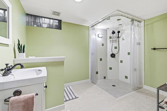 1843 Highland Parkway, Saint Paul, MN 55116