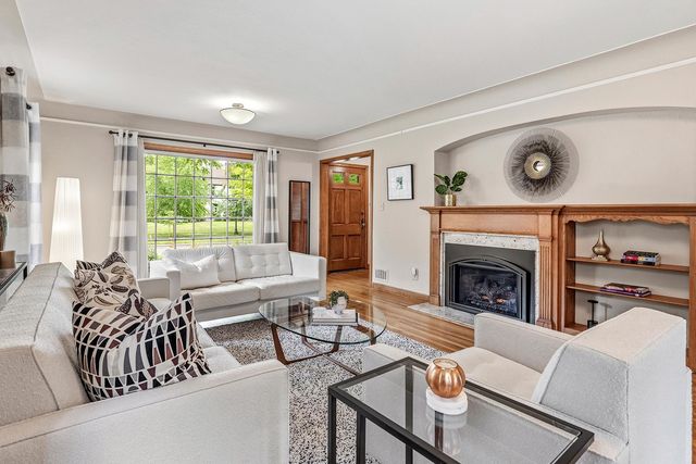 1843 Highland Parkway, Saint Paul, MN 55116