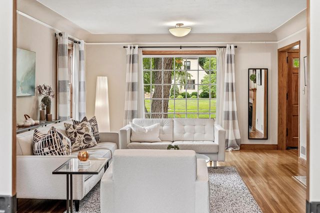 1843 Highland Parkway, Saint Paul, MN 55116