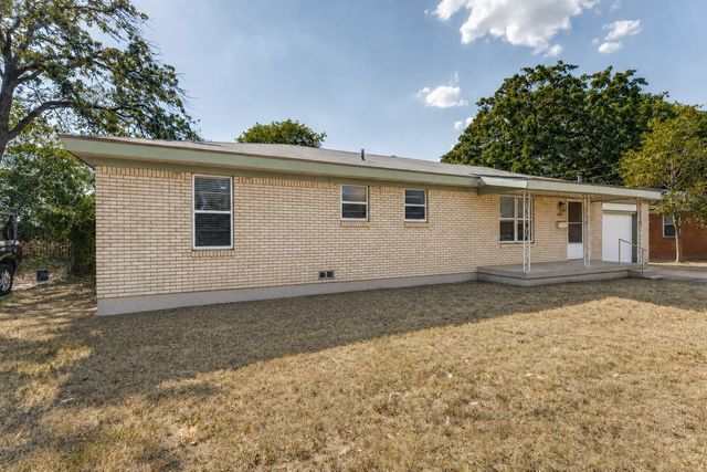 3021 Edith Lane, Haltom City, TX 76117
