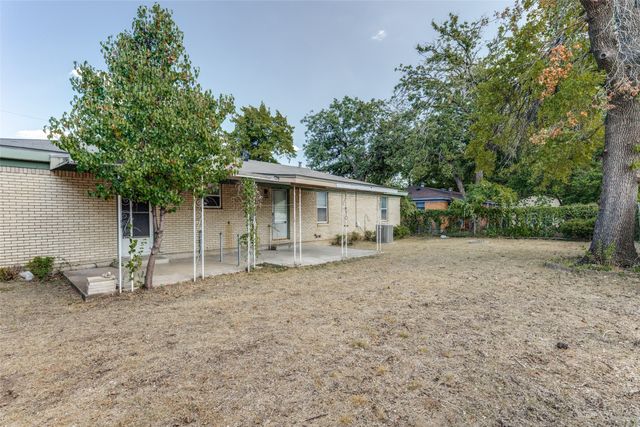 3021 Edith Lane, Haltom City, TX 76117