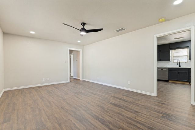 3021 Edith Lane, Haltom City, TX 76117
