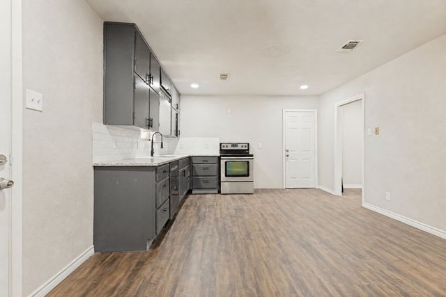 3021 Edith Lane, Haltom City, TX 76117