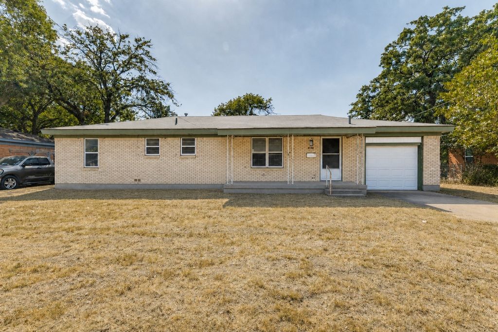 3021 Edith Lane, Haltom City, TX 76117