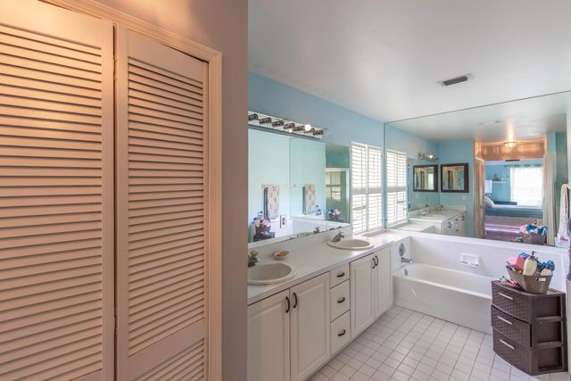 15157 Oak Chase Court, Wellington, FL 33414