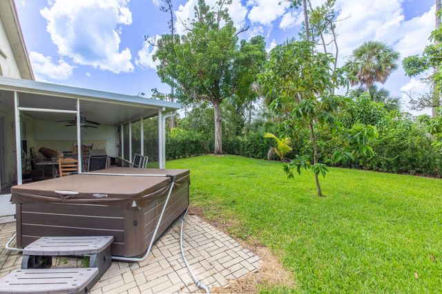 15157 Oak Chase Court, Wellington, FL 33414