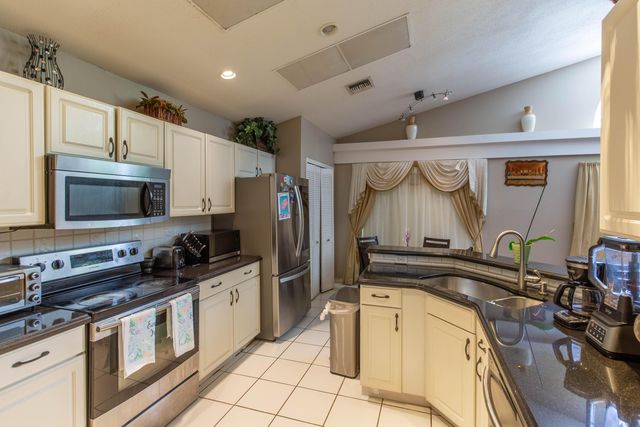 15157 Oak Chase Court, Wellington, FL 33414