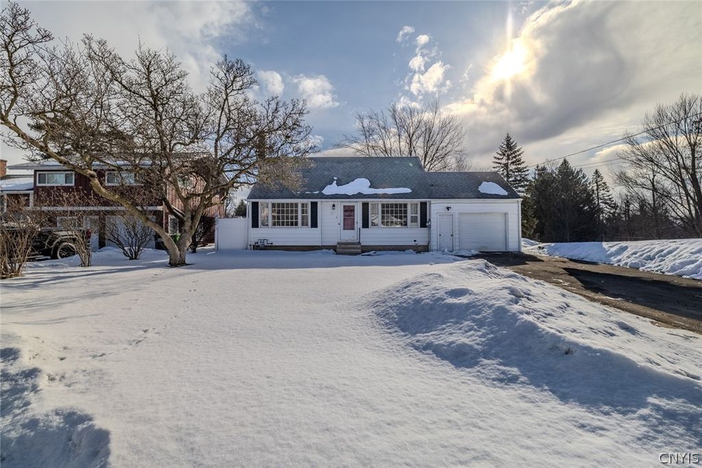 100 Sunset Drive, Manlius, NY 13057