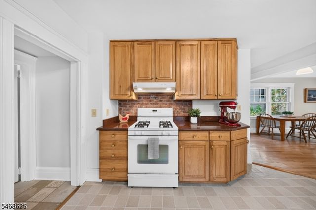 58 Mountain Ave, Millburn Twp., NJ 07041
