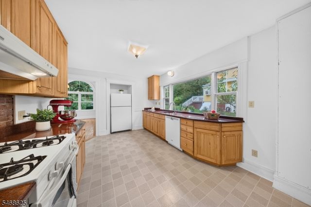 58 Mountain Ave, Millburn Twp., NJ 07041