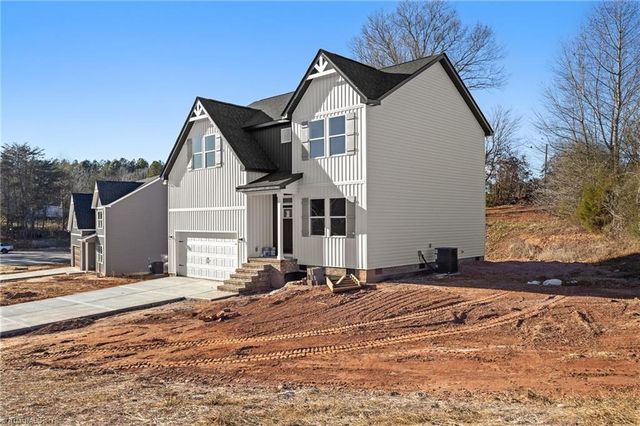106 Indian Wells Court, Harmony, NC 28634